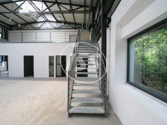 Halle zur Empore und Büro