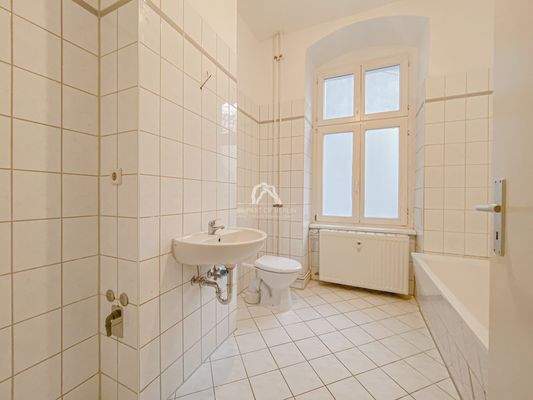 gefliestes Wannenbad