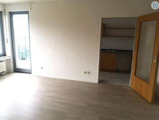 Wohnzimmer mit Balkonzugang