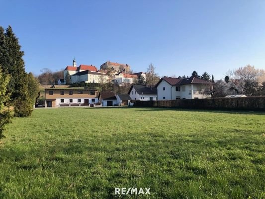 Baugrund mit Burgblick