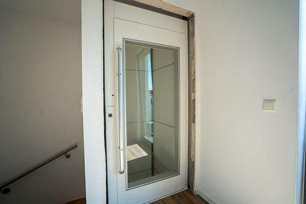 Fahrstuhl innerhalb der Maisonette