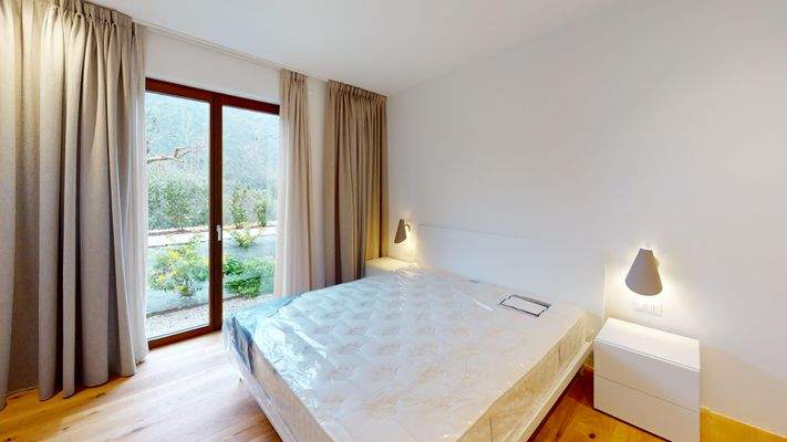 DD-066-16-Villa-con-piscina-e-vista-lago-Bedroom 5