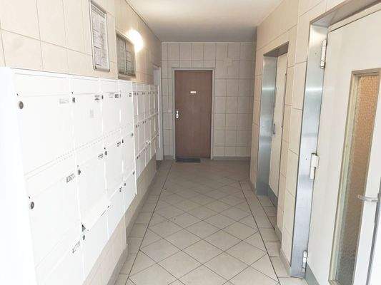 9037KC-04 Hauseingangsbereich