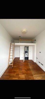 Wohnbereich mit oberer Etage, z.B. Schlafgalerie