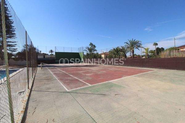 Spanish Style House with Pool in Elche Alicante