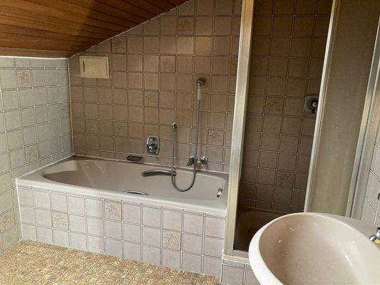 Wohnhaus, Bad, 2. Obergeschoss