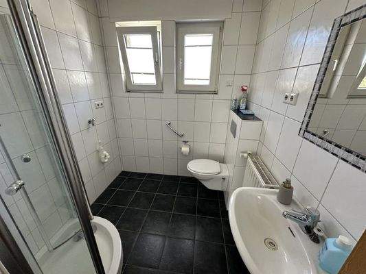 renoviertes Bad mit Dusche