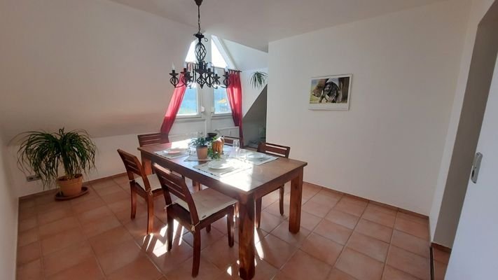 Platz für eine große Tafel - oder nach kleinem Umbau - Schlafraum