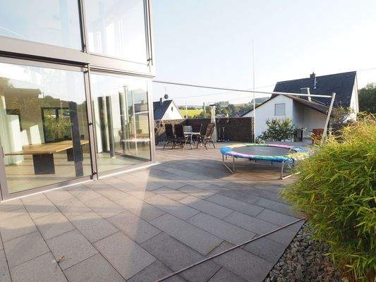 großzügige Terrasse