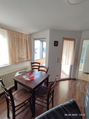 Essplatz vor dem Balkon