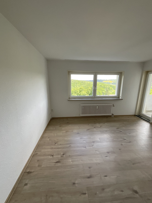 Wohnzimmer mit Balkon