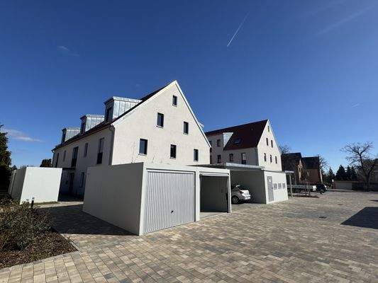 Nord/West-Ansicht Haus A und B + Garagen