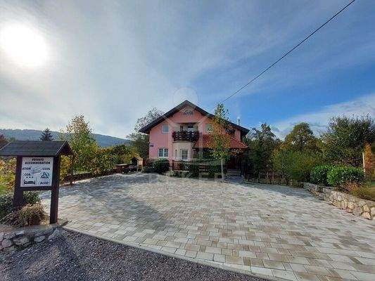 Sechs Autos finden hier Platz