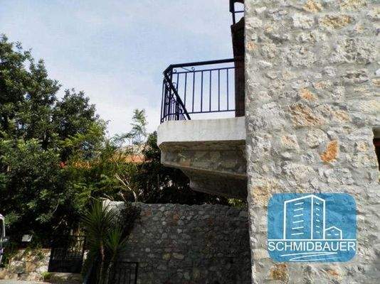 Südkreta, Agia Paraskevi: Zweistöckiges traditionelles Steinhaus zu verkaufen