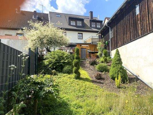 Ansicht vorderer Gartenbereich