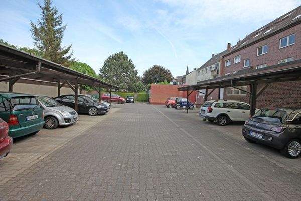 Parkplatz-Rückseite