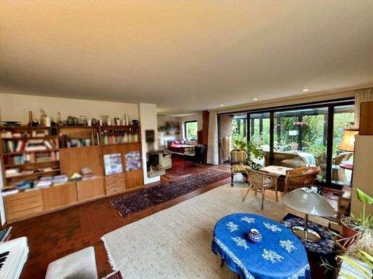 Großer Wohn- Essbereich mit Kamin