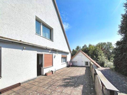 Südseite mit großem Balkon