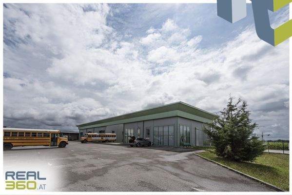 Befestigte Fläche mit Halle und Büro