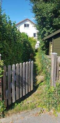 eigener Weg zum Garten