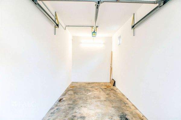 Garage - (KI generiert)