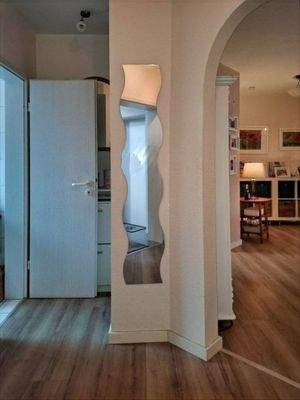 Blick in Diele und Wohnzimmer