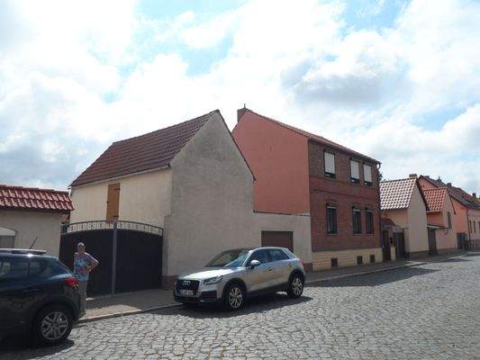 Garage mit Nebengebäude