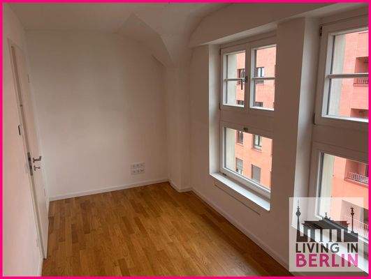 Arbeits- oder Kinderzimmer