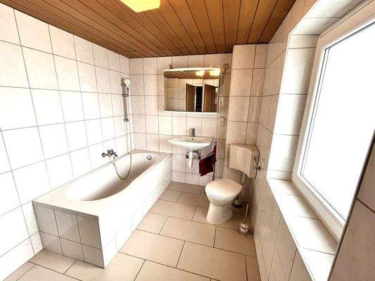 EG Tageslichtbad mit Duschwanne