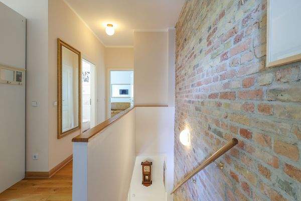 Treppenaufgang im Obergeschoss.jpg