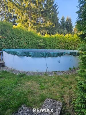 Schwimmbecken