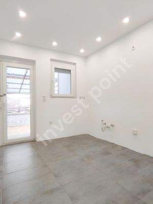 6 EG Küche mit Ausgang zur überdachten Terasse