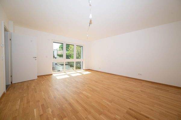 Wohn-/Esszimmer mit offener Küche