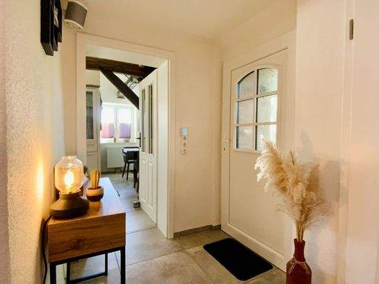 Flur mit Blick zur Haustür