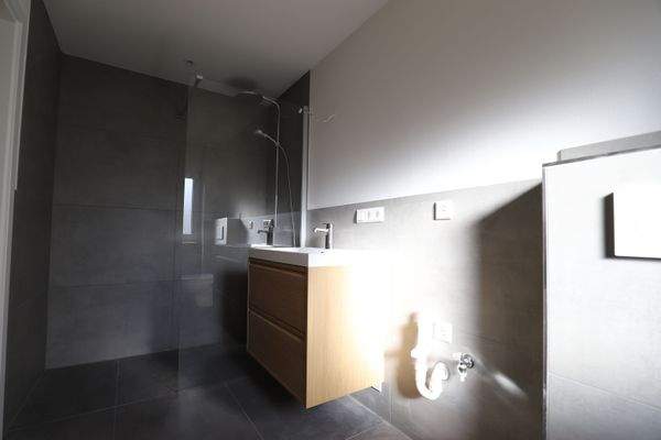 Wohnung EG: Badezimmer