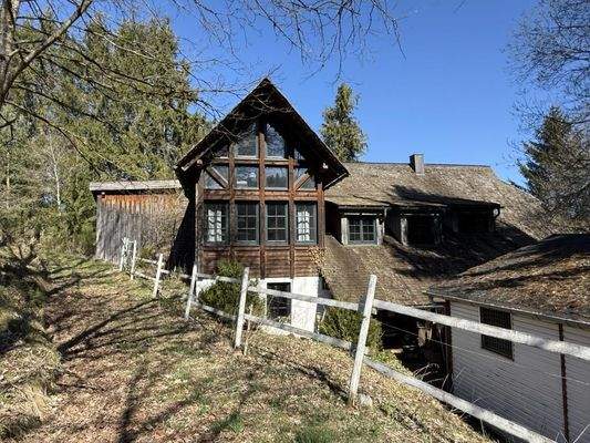 Haus und Pferdestall