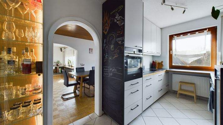 Küche zum Essbereich