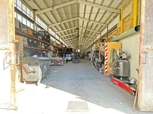 Halle komplett - eingerichtet