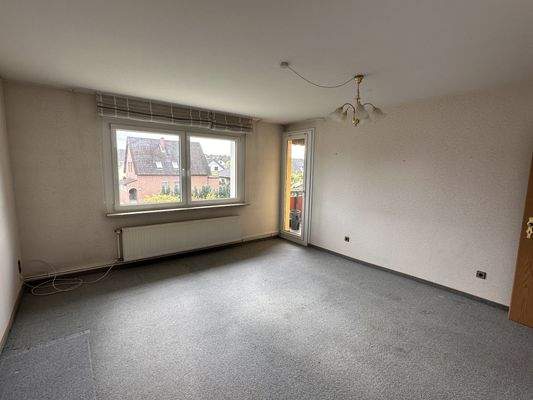 Wohnzimmer mit Zugang Balkon