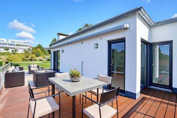 Terrasse vor dem Schlafzimmer – Einrichtungsbeispiel