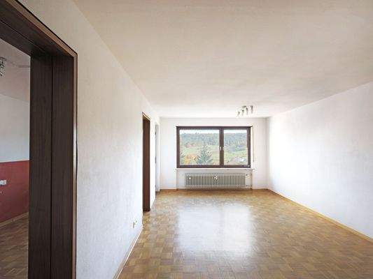 Wohnzimmer mit außergewöhnlicher Aussicht ins Grüne