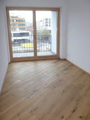 ein weiteres Schlaf-/Arbeitszimmer