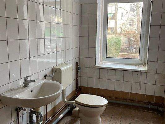 WC mit Waschbecken 