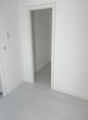 Blick vom Flur zum Abstellraum