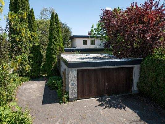 Schönes Grundstück mit Altbestand