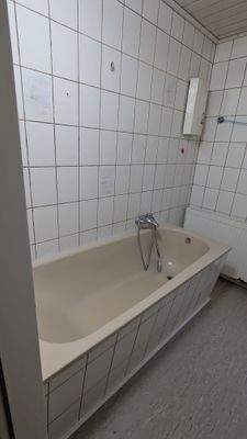 Whg.3 (2.OG) Badezimmer_1.jpg