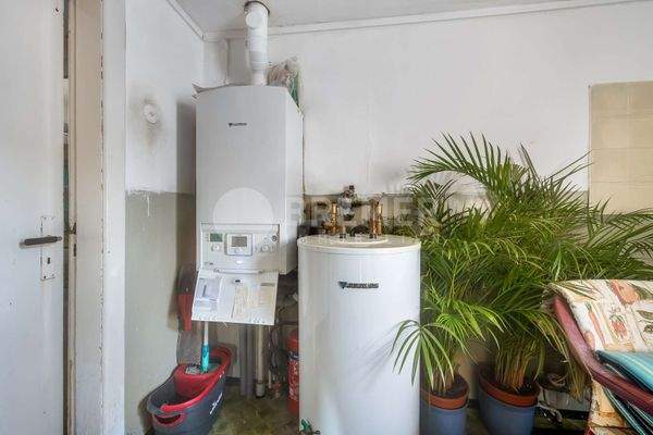 Gasbrennwerttherme von 2019 im Keller