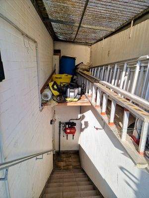 überdachten Kellertreppe