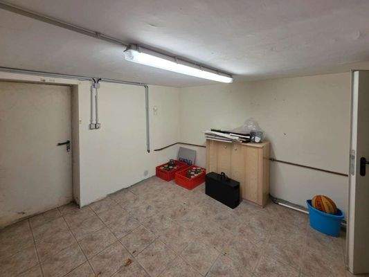 Lagerkeller mit Zugang zum Gar