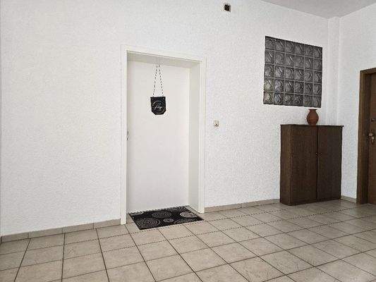 Hausdiele mit eingangstür